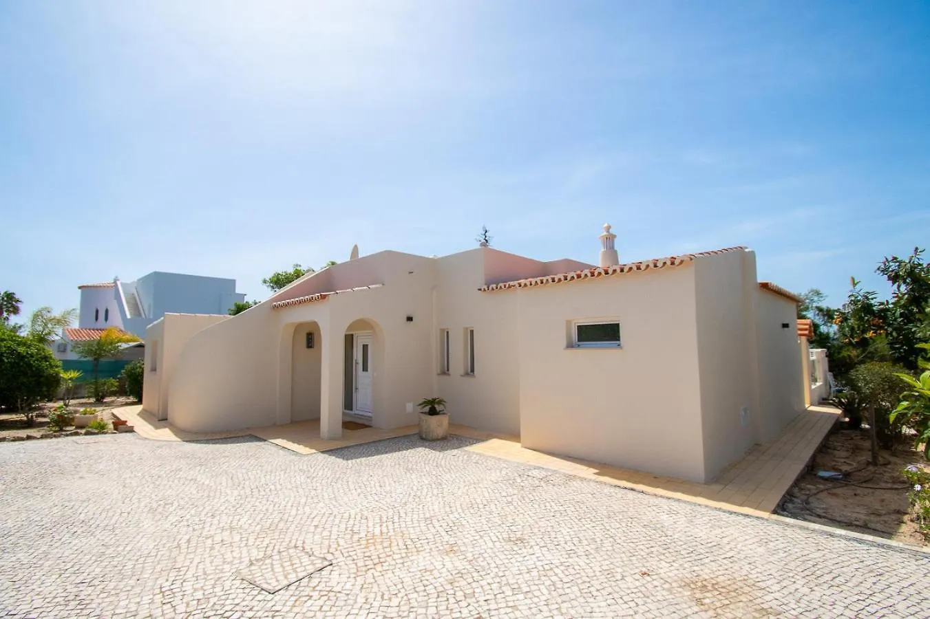 67 Adm - 3 Bed Villa Walking Distance To Carvoeiro Carvoeiro  Portugal