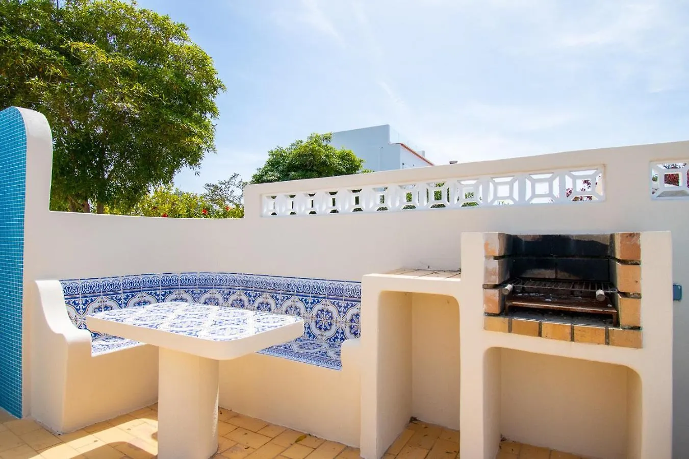 67 Adm - 3 Bed Villa Walking Distance To Carvoeiro Carvoeiro  Portugal