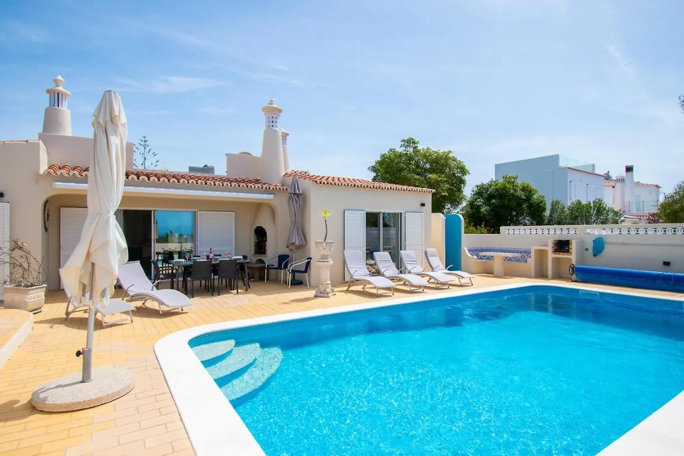 67 Adm - 3 Bed Villa Walking Distance To Carvoeiro Carvoeiro